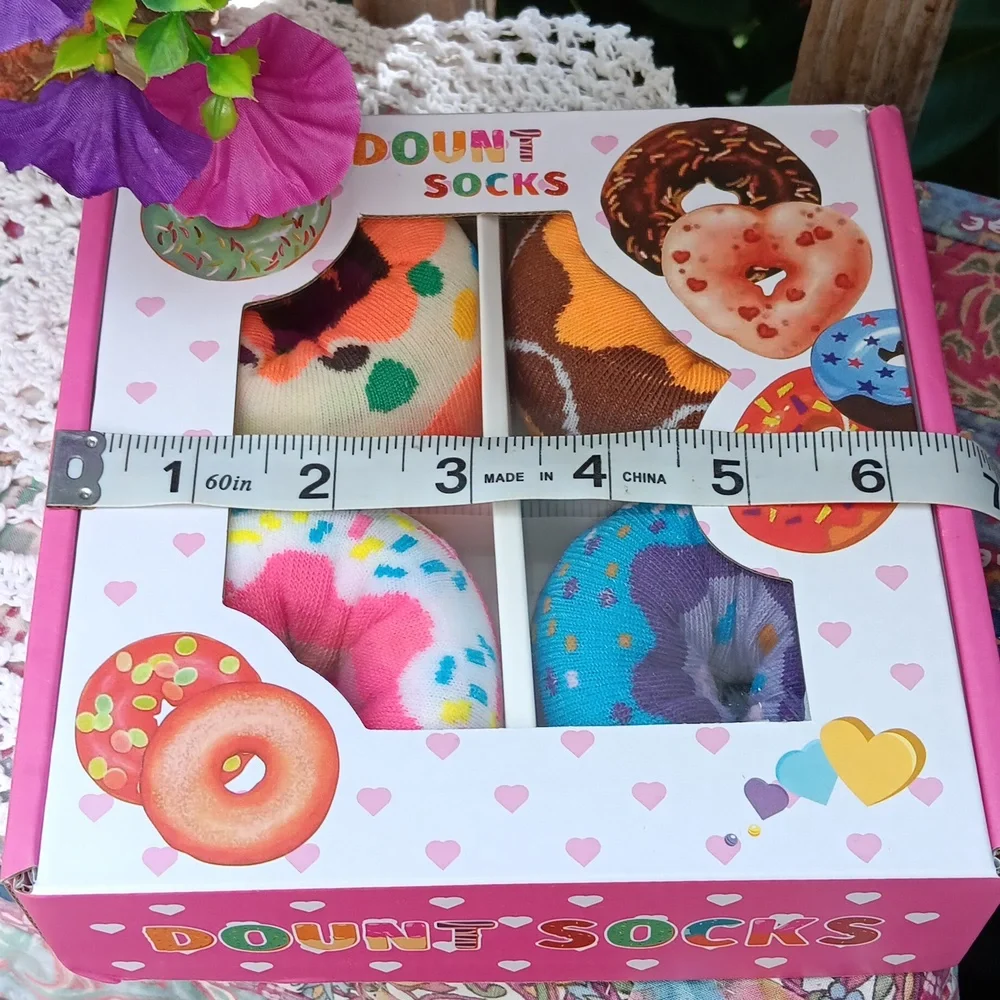 🆕️LAST BOX🍩DONUT NOVELTY COLORFUL UNIQUE SOCKS/ SET OF 4 IN BAKERY BOX